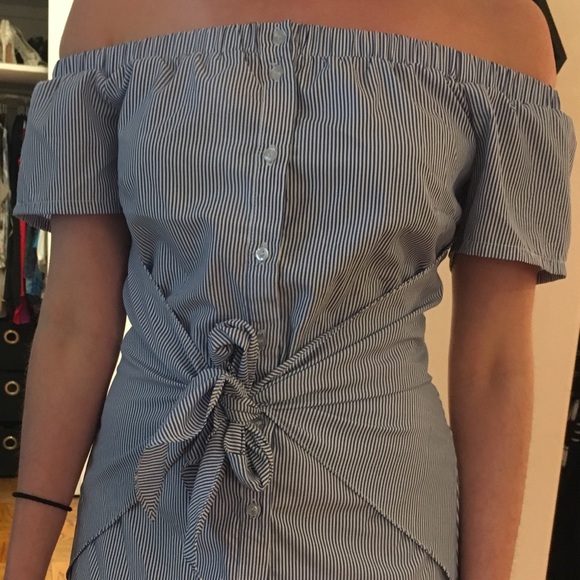 Design Lab Seersucker Off The Shoulder Dress - Picture 3 of 7